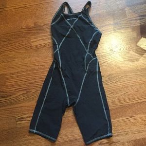women's dolfin tech suit size 30